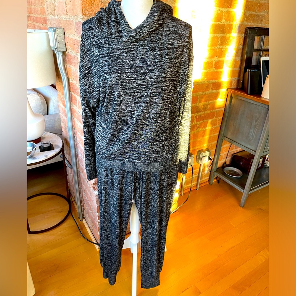 Cozy GAP two piece athleisure.